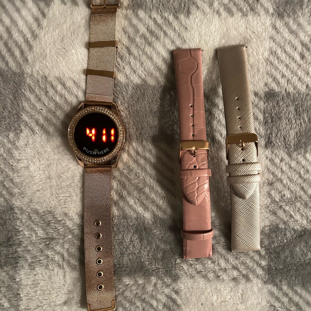Gold tone watch that digitally shows time and date with Interchangeable Straps